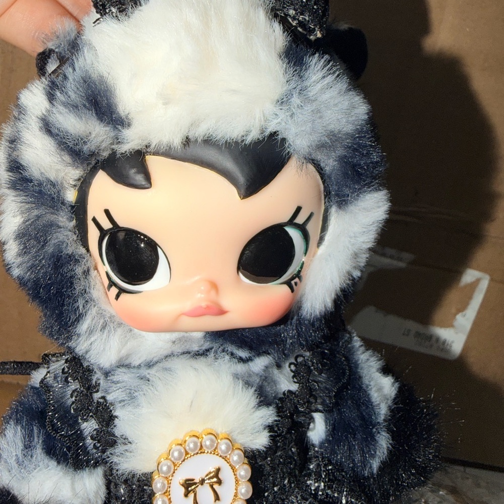 Pop Mart Have a Good Run Series - Customized Great Wealth (Baby Molly) - Picture 4 of 6